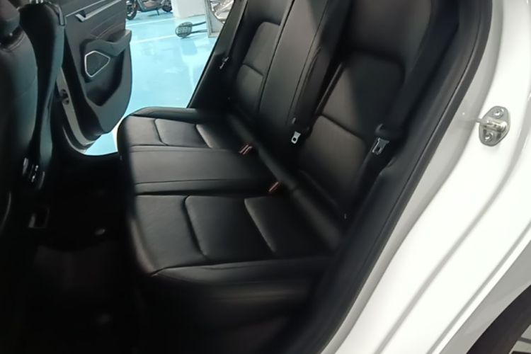GEELY Emgrand 2022 car image #17