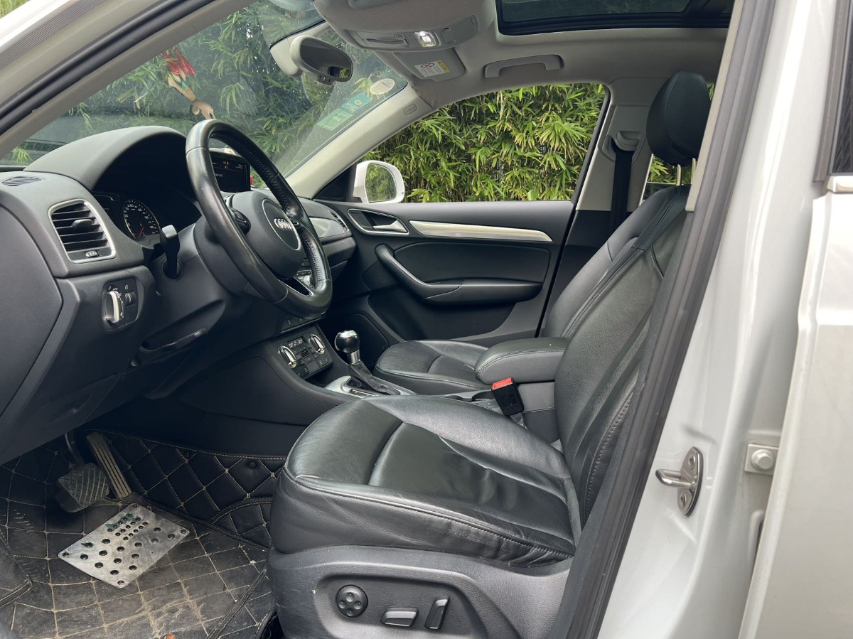 Audi Q3 2015 car image #11