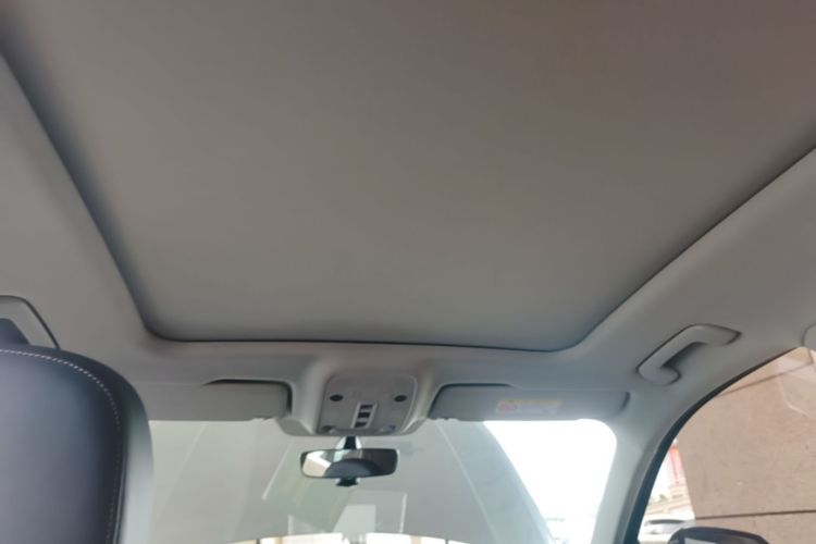 Audi Q3 2020 car image #18