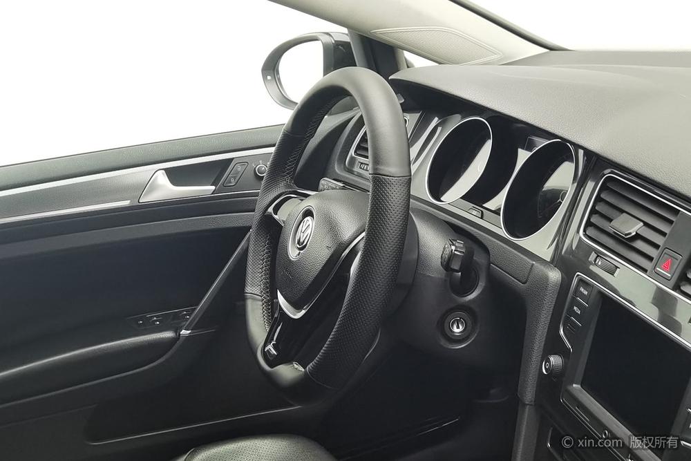 Volkswagen Golf 2017 car image #16