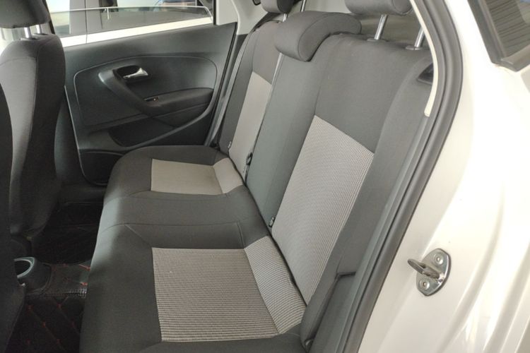 Volkswagen Polo 2017 car image #17