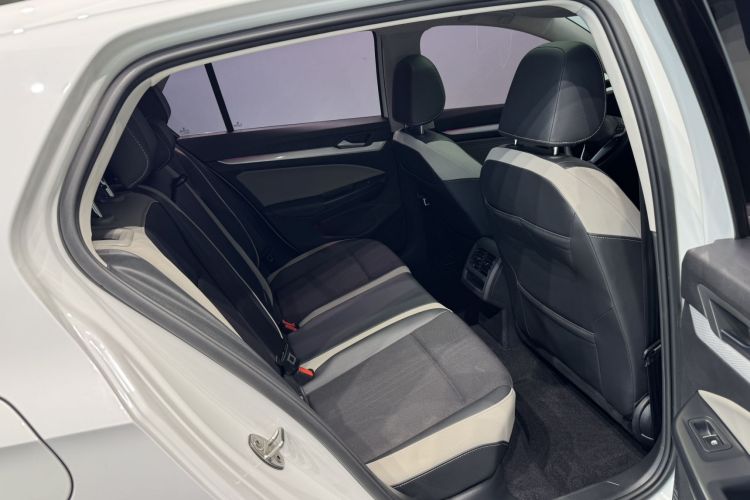 Volkswagen Golf 2022 car image #11
