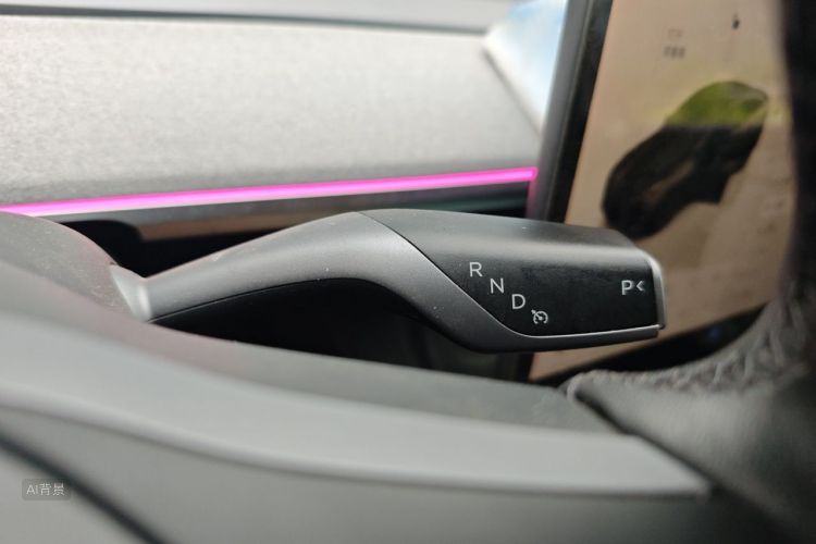 Tesla Model Y 2023 #11 Tesla Model Y 2023 car image #11