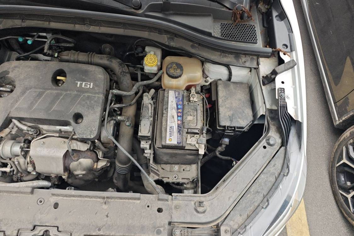 MG ZS 2018 car image #12