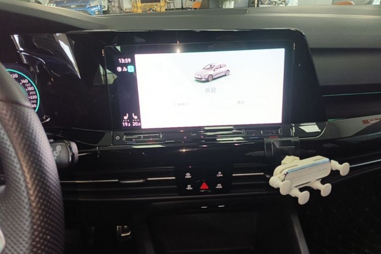 Volkswagen Golf 2022 car image #13