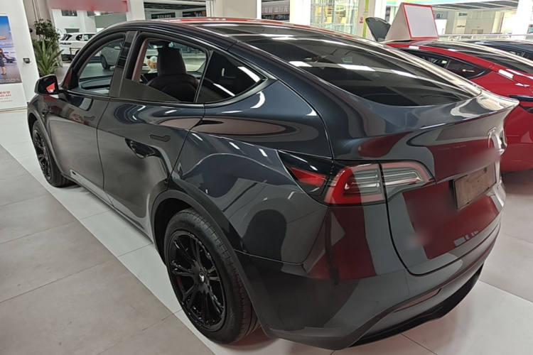 Tesla Model Y 2024 #7 Tesla Model Y 2024 car image #7