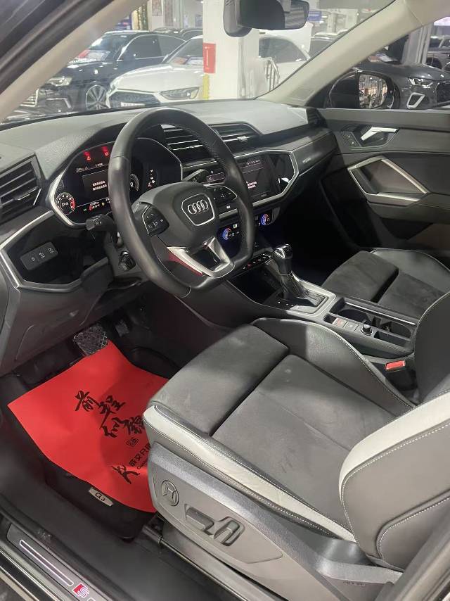 Audi Q3 2022 car image #4