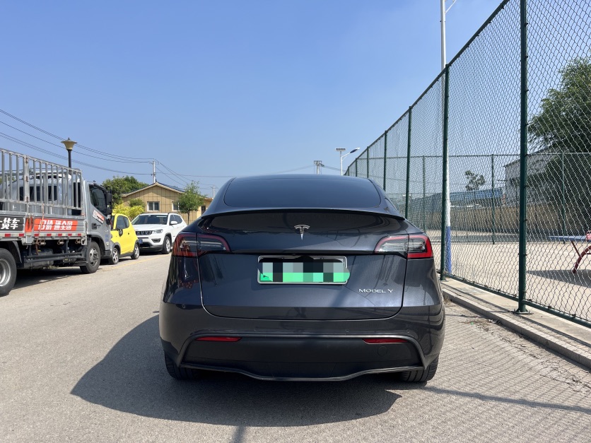 Tesla Model Y 2022 #8 Tesla Model Y 2022 car image #8