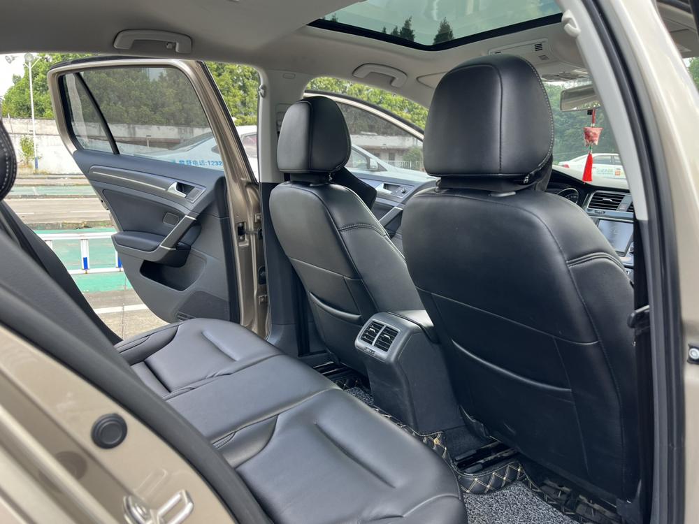 Volkswagen Golf 2017 car image #23
