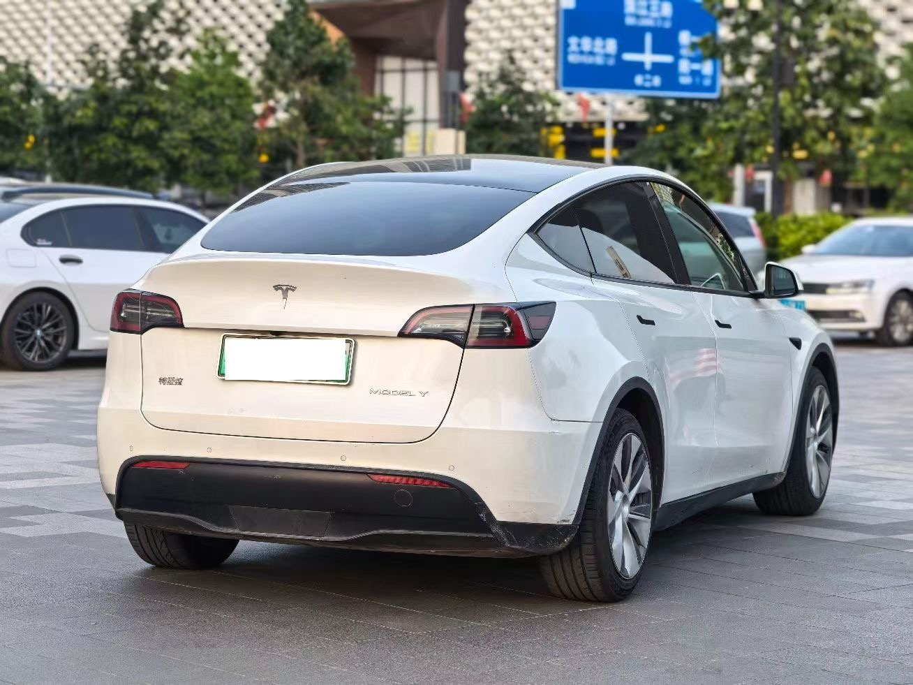 Tesla Model Y 2021 car image #8