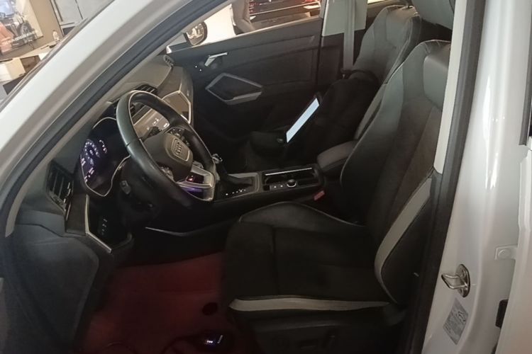 Audi Q3 2021 car image #15