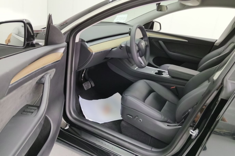 Tesla Model Y 2023 #16 Tesla Model Y 2023 car image #16