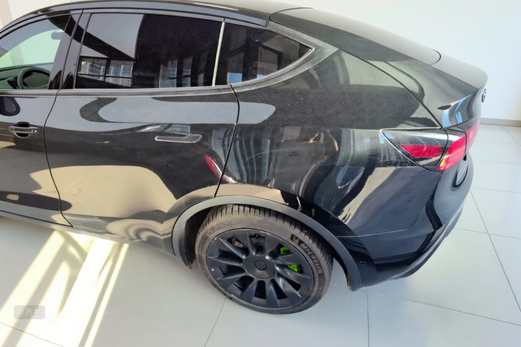 Tesla Model Y 2023 #5 Tesla Model Y 2023 car image #5
