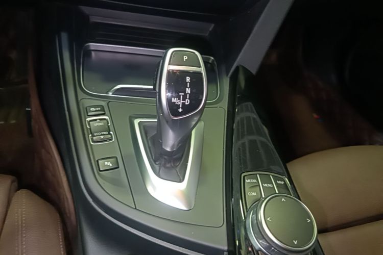 BMW 3 Series 2018 #14 BMW 3 Series 2018 car image #14