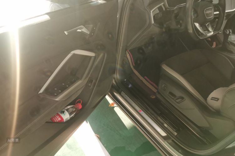 Audi Q3 2020 car image #18