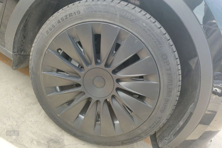 Tesla Model Y 2021 car image #9