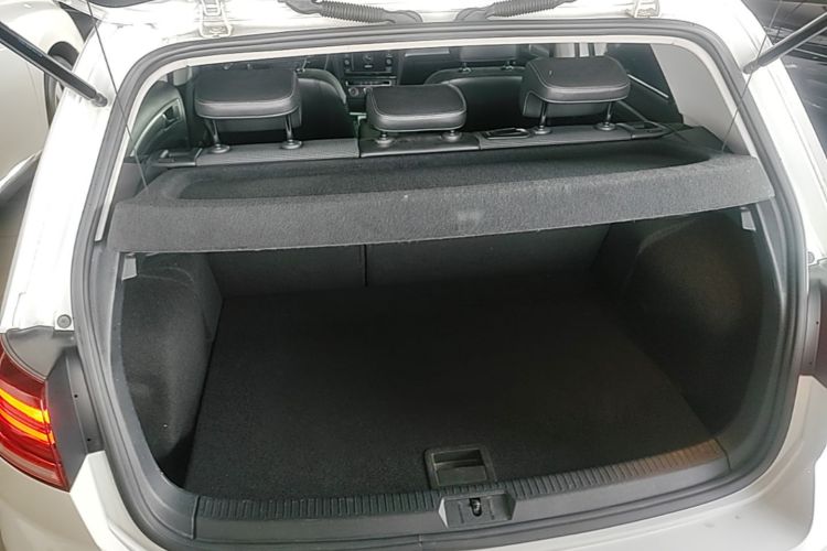 Volkswagen Golf 2017 car image #21