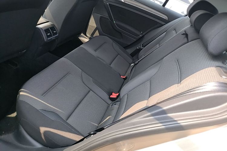 Volkswagen Golf 2016 car image #17