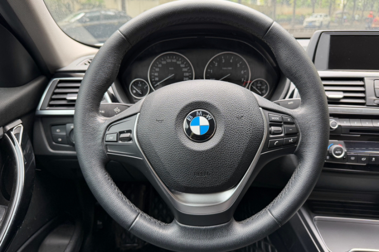 BMW 3 Series 2017 #17 BMW 3 Series 2017 immagine di auto #17