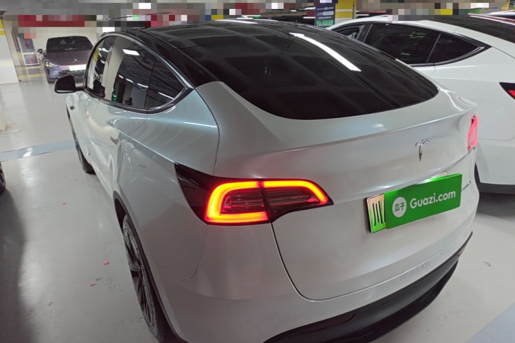 Tesla Model Y 2023 #5 Tesla Model Y 2023 car image #5