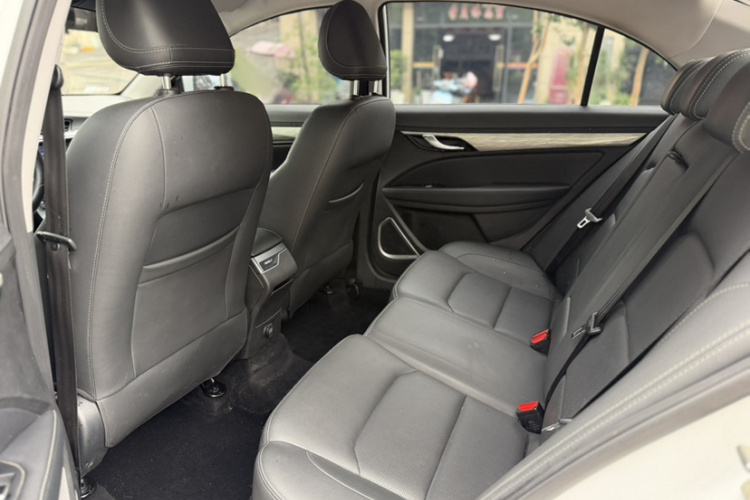 GEELY Emgrand 2019 #11 GEELY Emgrand 2019 car image #11