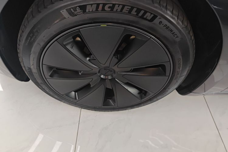 Tesla Model 3 2024 car image #9