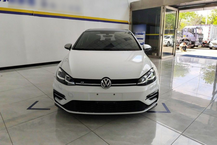 Volkswagen Golf 2020 car image #3