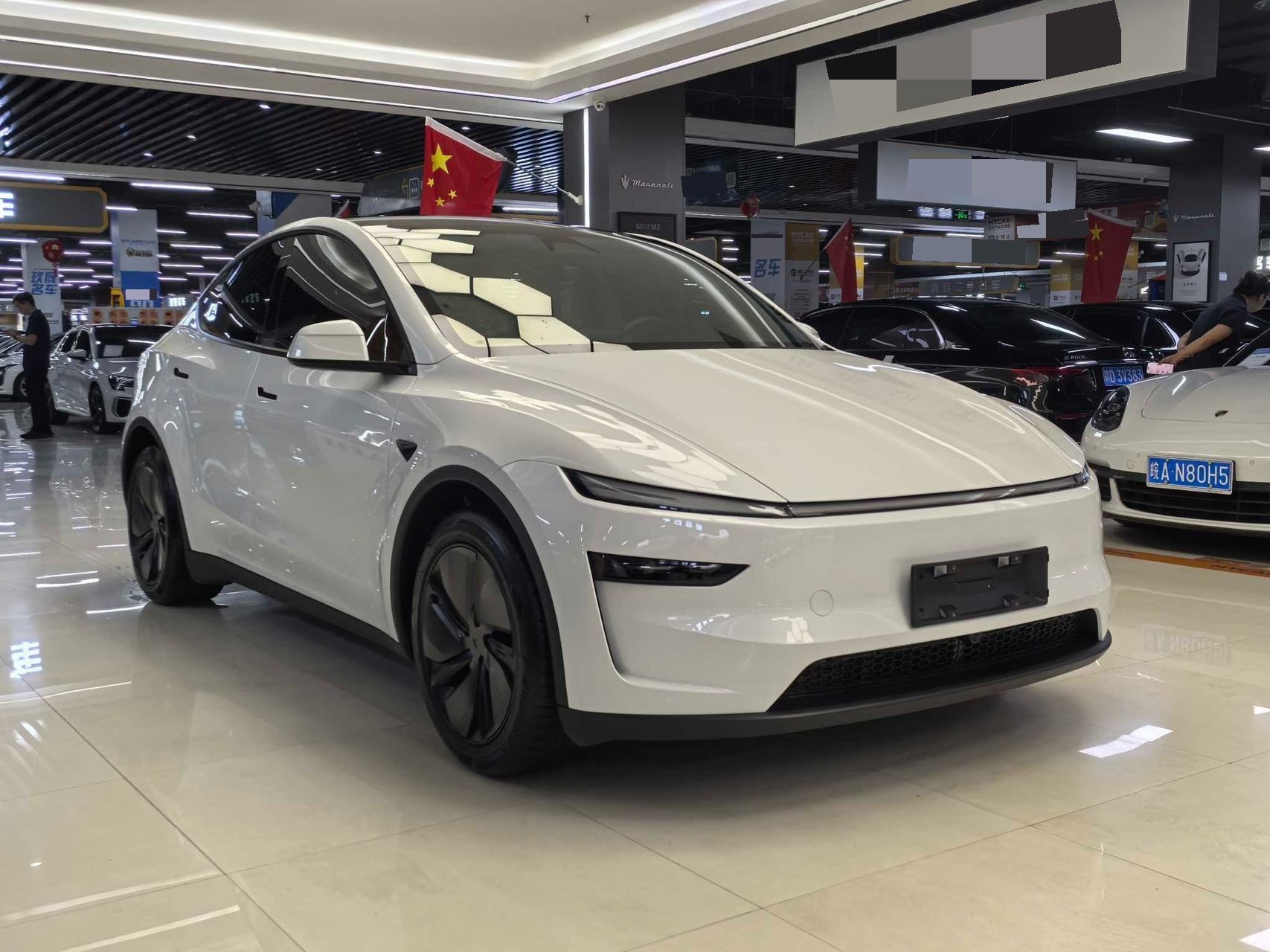 Tesla Model Y 2025 #3 Tesla Model Y 2025 car image #3