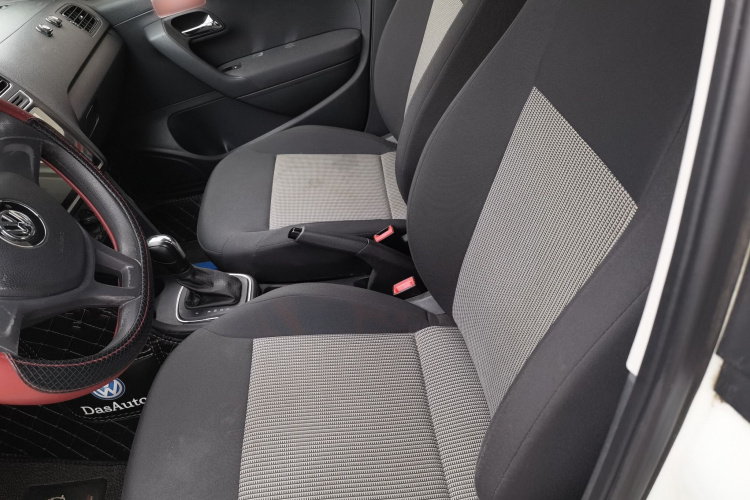 Volkswagen Polo 2019 car image #17