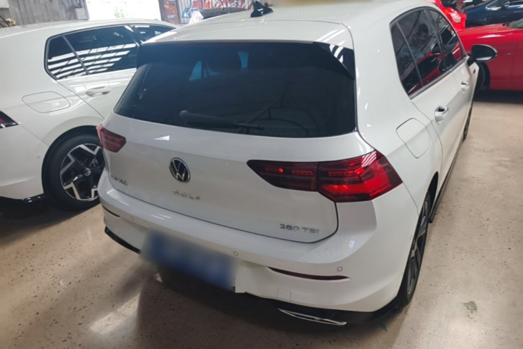 Volkswagen Golf 2023 car image #6