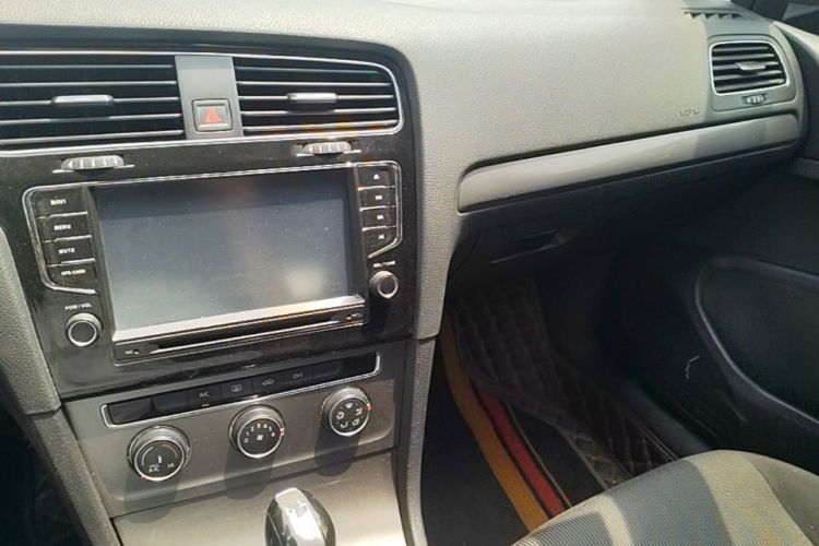 Volkswagen Golf 2015 car image #15