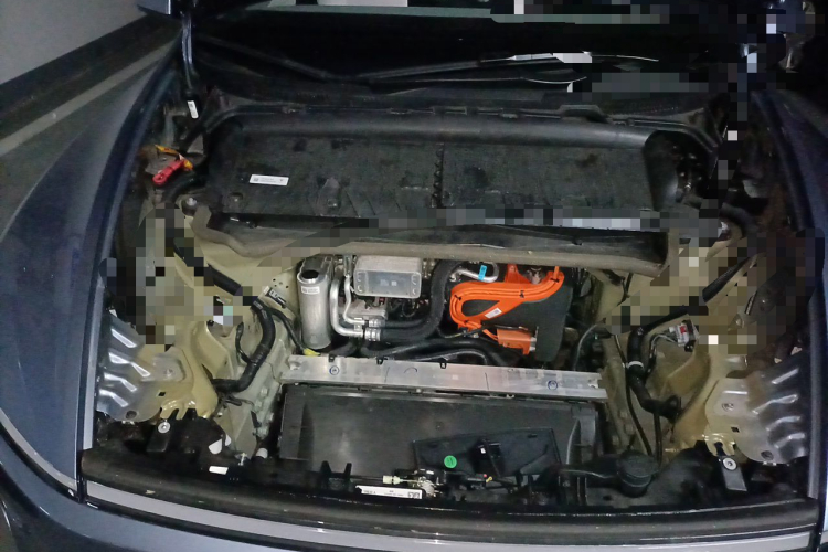 Tesla Model Y 2025 car image #24