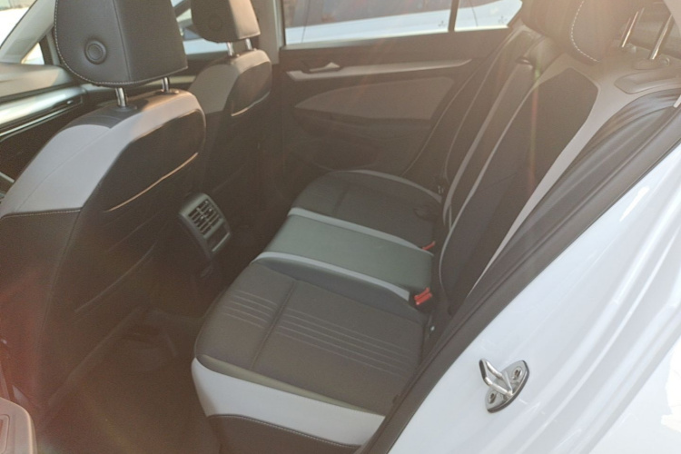 Volkswagen Golf 2024 صورة سيارة #17