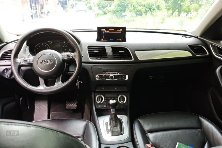 Audi Q3 2015 car image #11