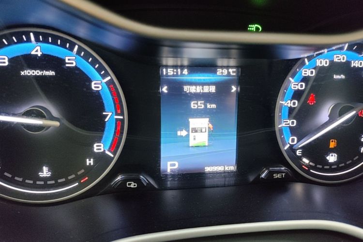 GEELY Emgrand 2019 car image #12