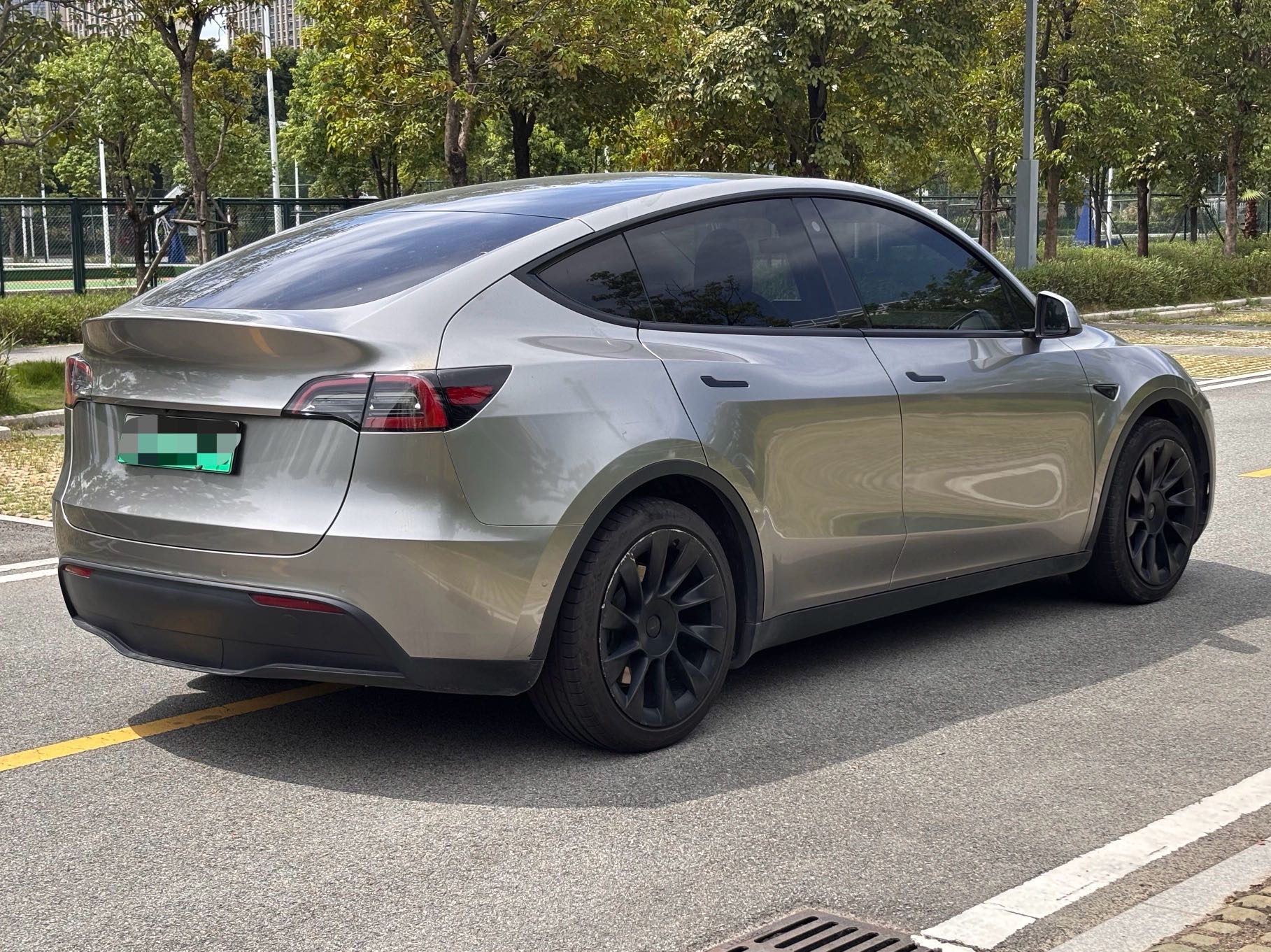 Tesla Model Y 2021 car image #4