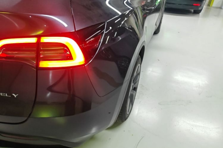 Tesla Model Y 2024 immagine di auto #8