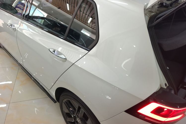 Volkswagen Golf 2024 car image #7