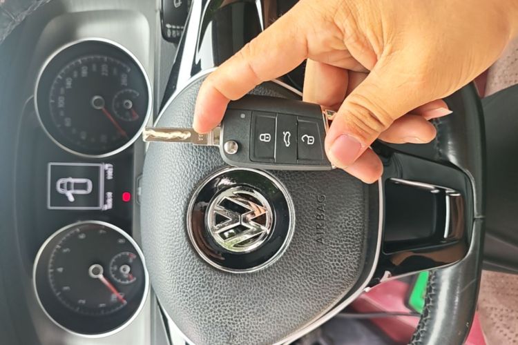 Volkswagen Golf 2015 car image #9