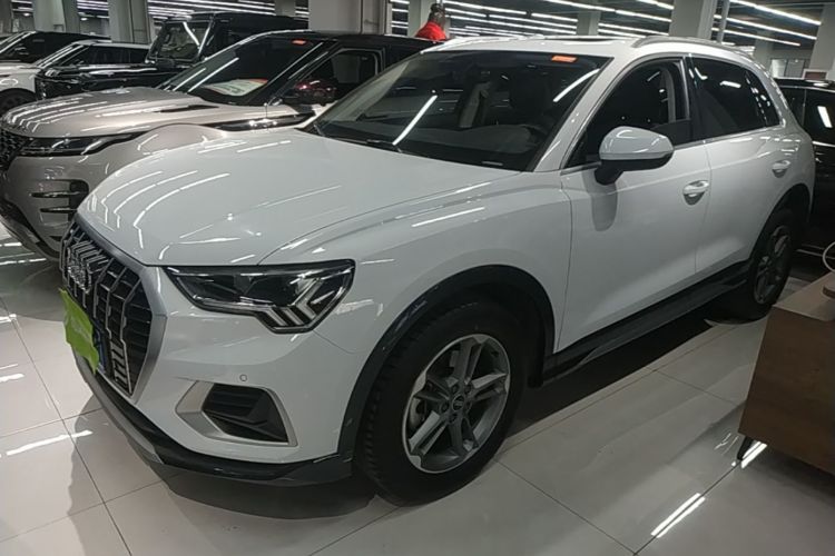 Audi Q3 2021 car image #2