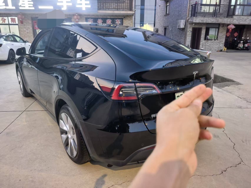 Tesla Model Y 2023 car image #3