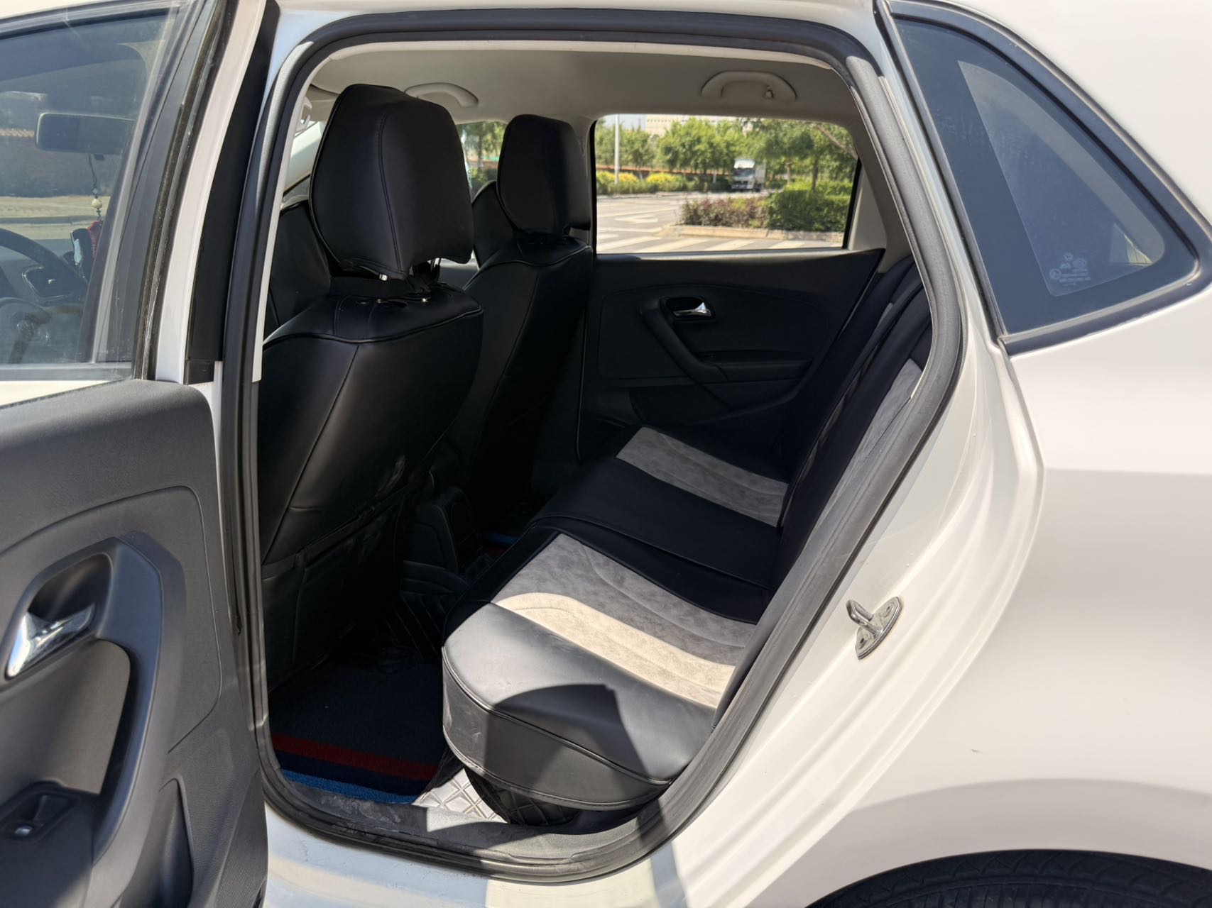 Volkswagen Polo 2013 car image #9