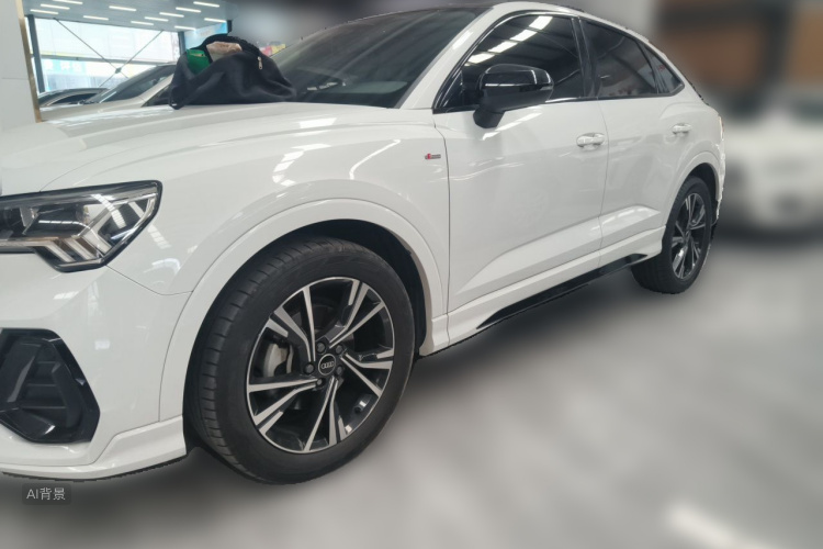 Audi Q3 2022 car image #2