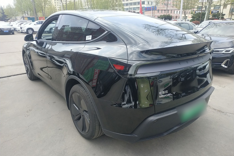Tesla Model Y 2026 #5 Tesla Model Y 2026 car image #5