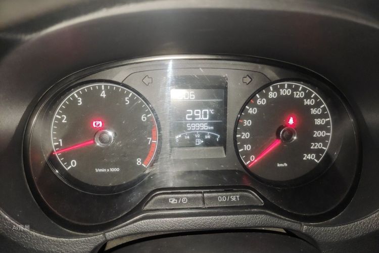 Volkswagen Polo 2015 car image #13