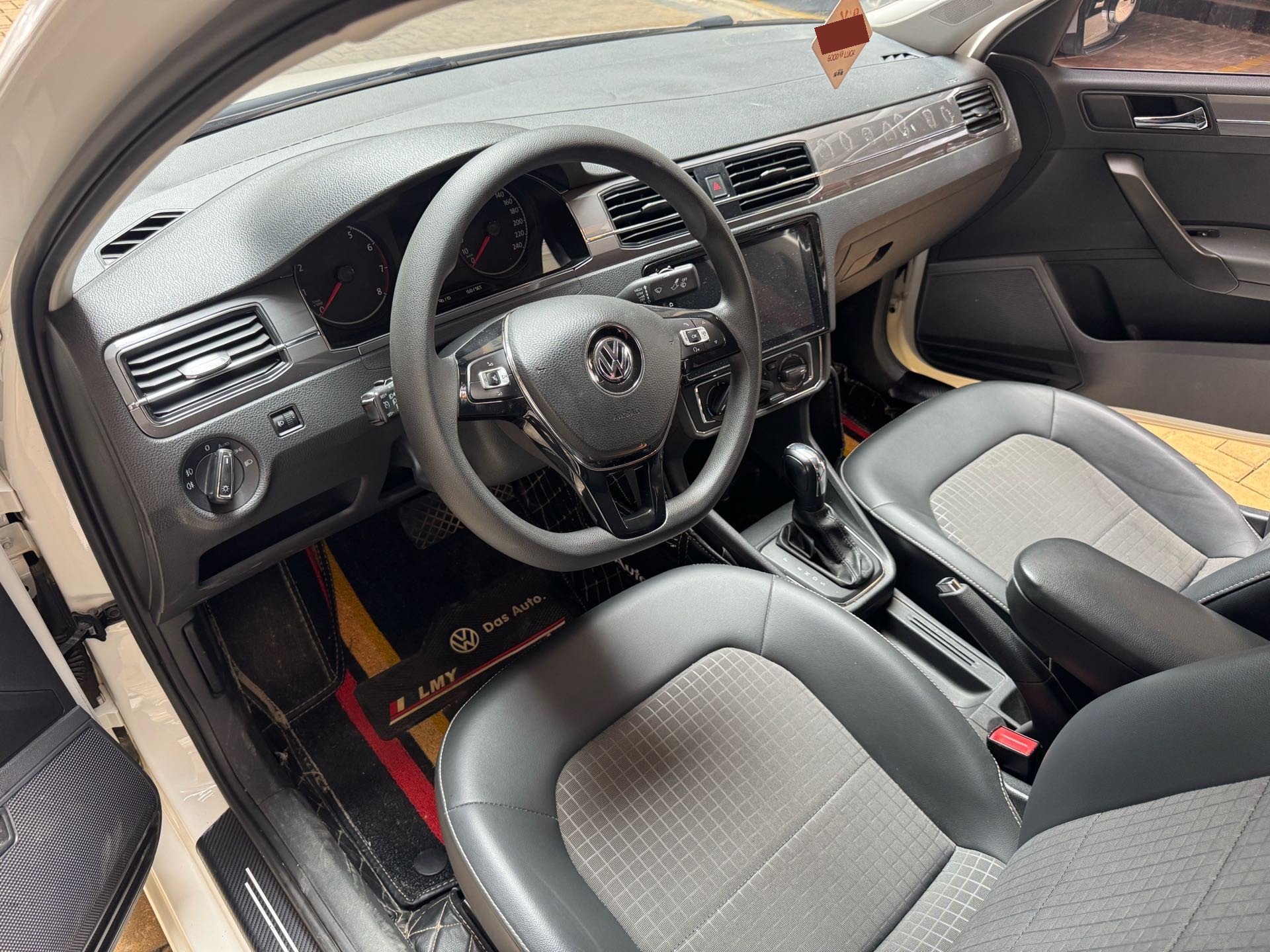 Volkswagen Santana 2018 car image #2