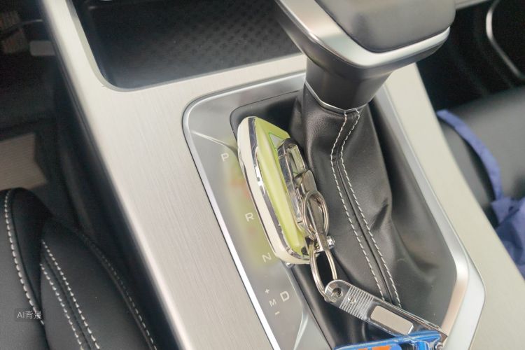 GEELY Coolray 2026 изображение автомобиля #10