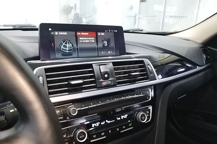 BMW 3 Series 2018 car image #13