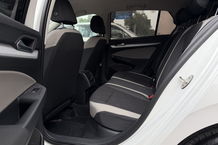 Volkswagen Golf 2021 car image #14