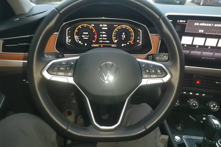 Volkswagen Bora 2022 car image #11